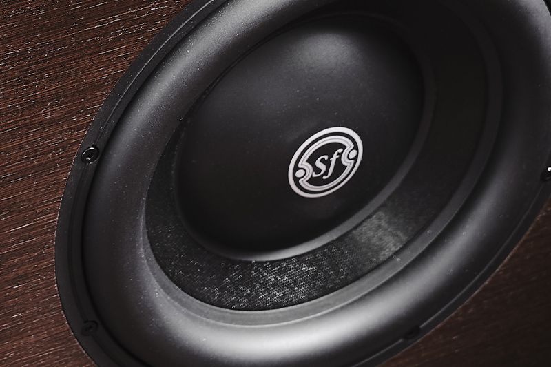 Gravis  3 - 4 - 5 Speaker Detail